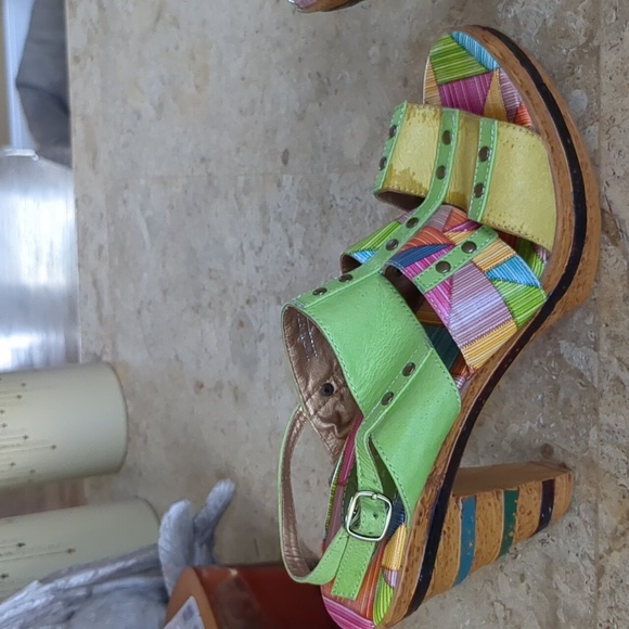 Shoes - Picture 2 of 4